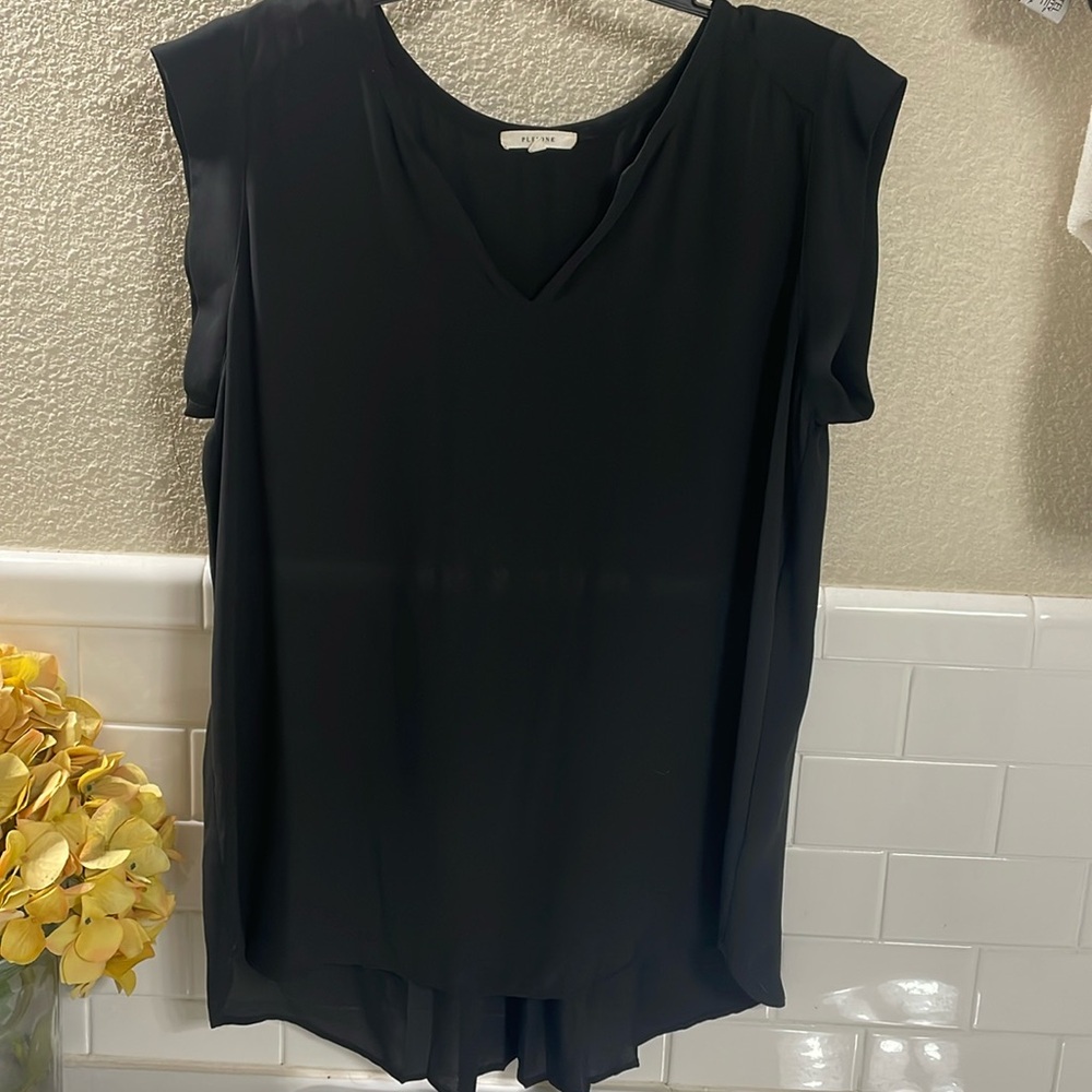 Pleione Black pleated back Tunic . Size Large. Like NEW Condition